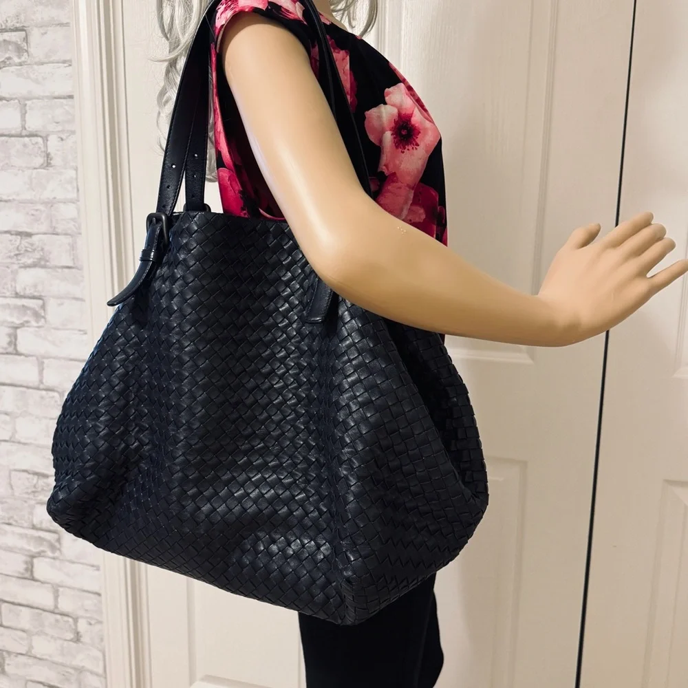 Bottega Veneta Large A-Shape Woven Intrecciato Black Tote Handbag - Picture 14 of 14